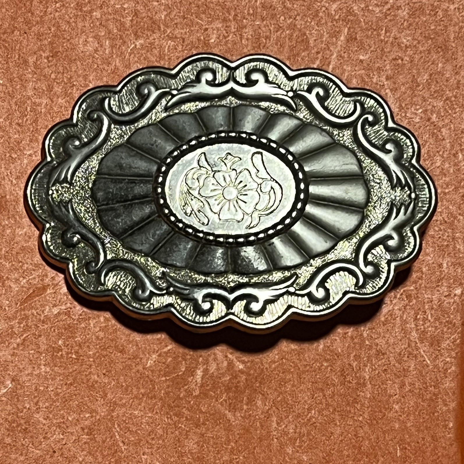 VTG Western Floral Oval BeltBuckle Silver Tone Scalloped Scrollwork Sunburst B21