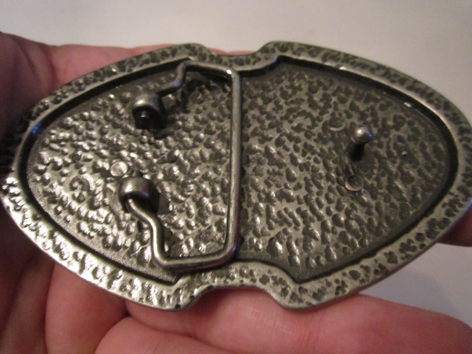 VINTAGE SKULL AND CROSS BONES DESIGN BELT BUCKLE – GW-17