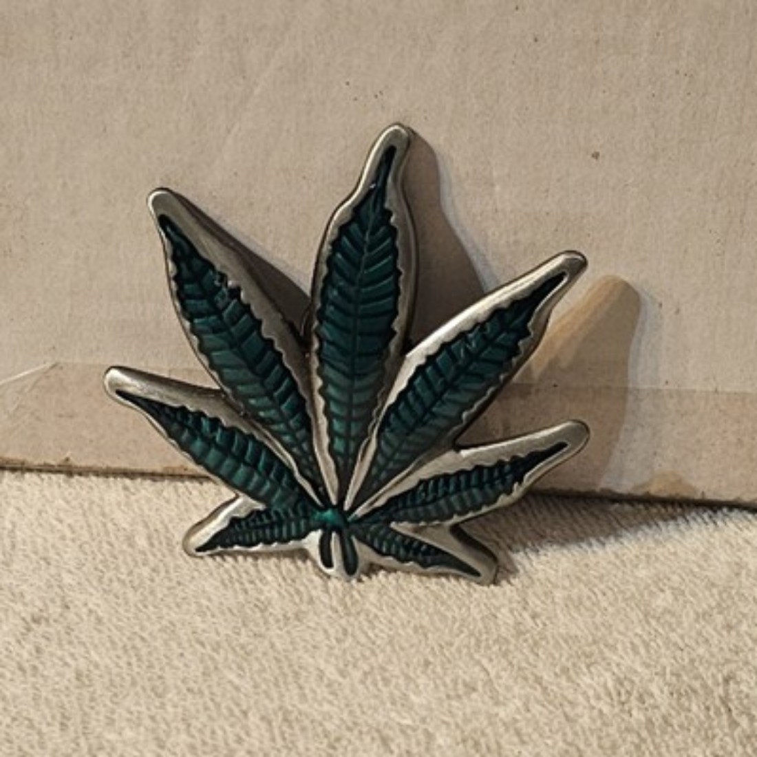 MARIJUANA LEAF WEED FUNNY COWBOY WESTERN RODEO BELT BUCKLE