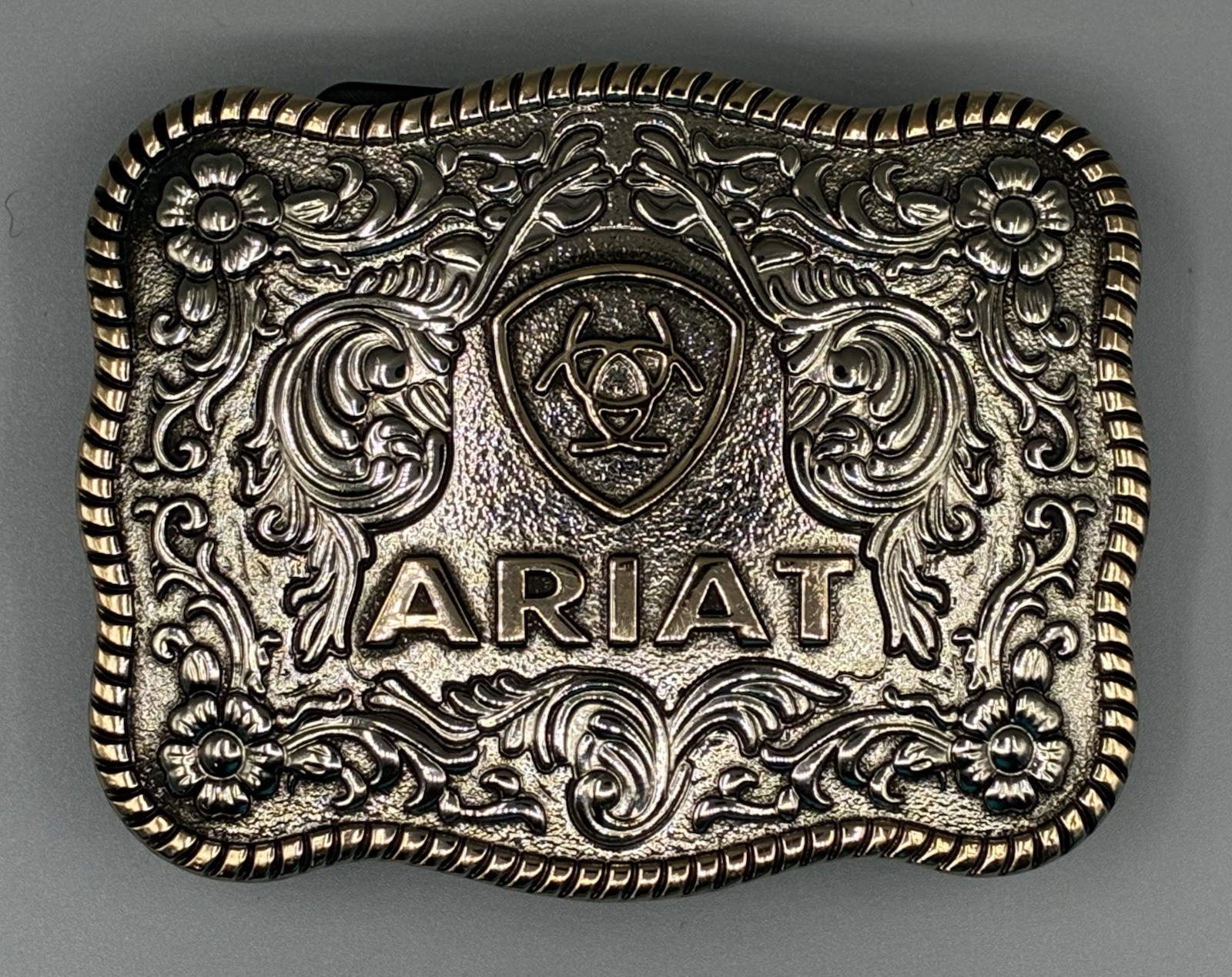 A37007 Ariat Antique Silver and Gold Toned Oval Belt Buckle 4 1/4” X 3 1/4”
