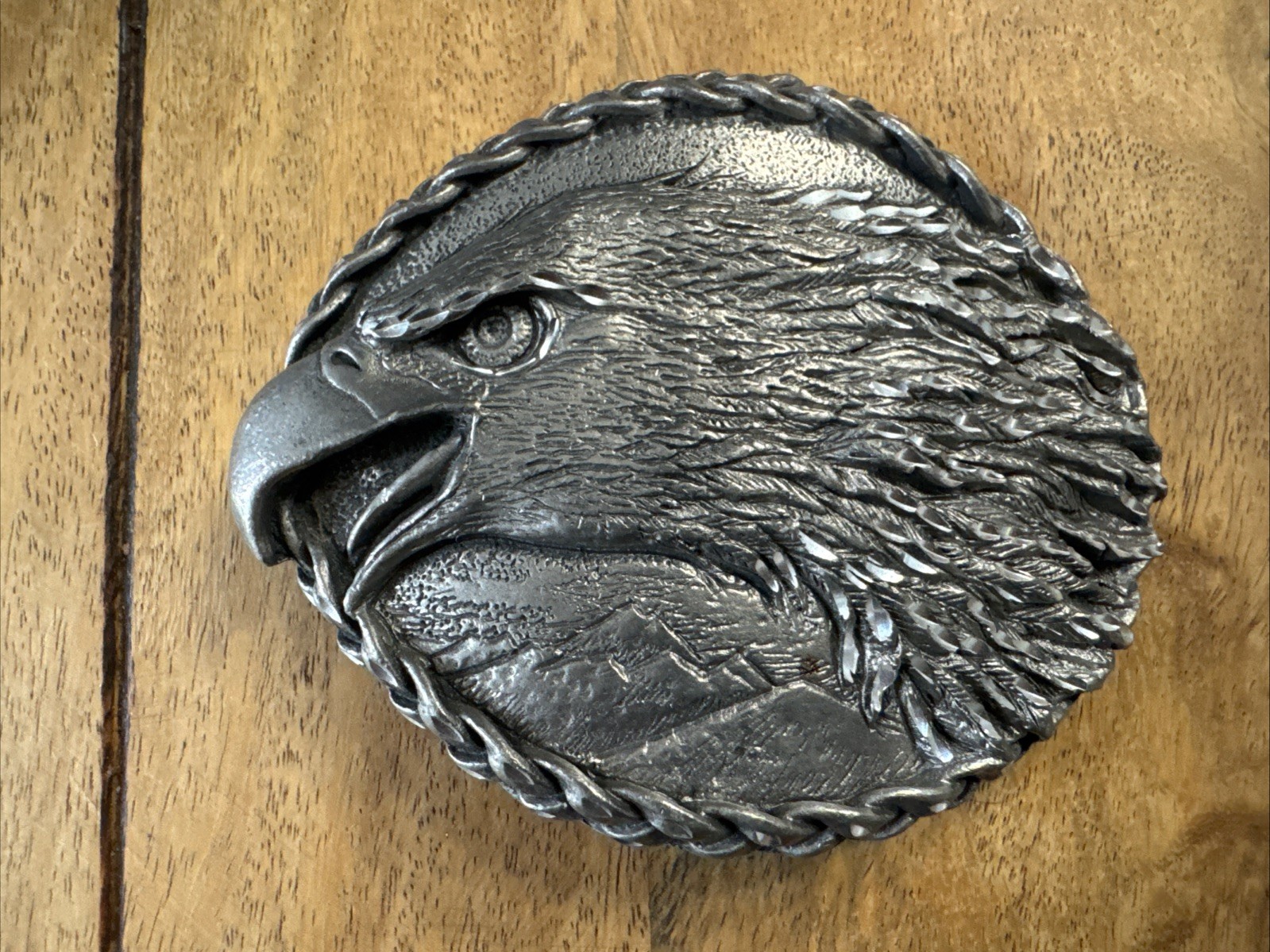 AMERICAN EAGLE HEAD ATTACKING BEAK SILVER COLOR VINTAGE 1993 EGE BELT BUCKLE USA