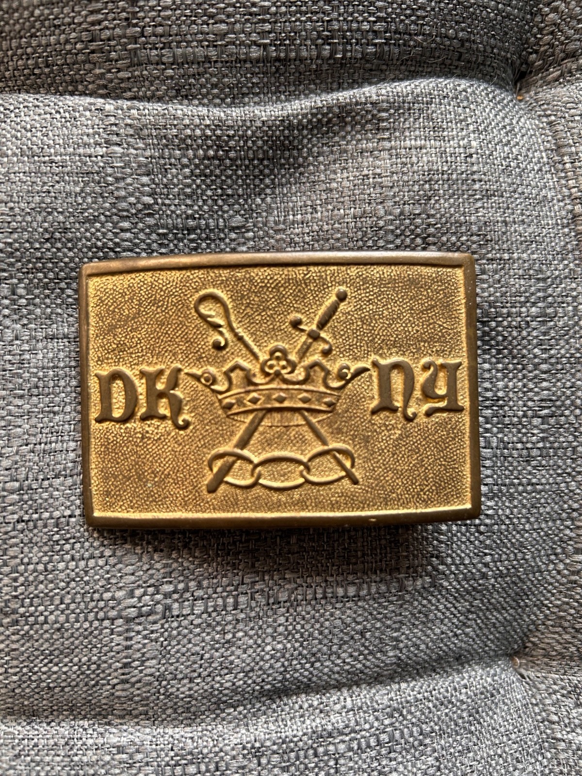 DKNY Donna Karan vintage solid brass retro military crown swords belt buckle