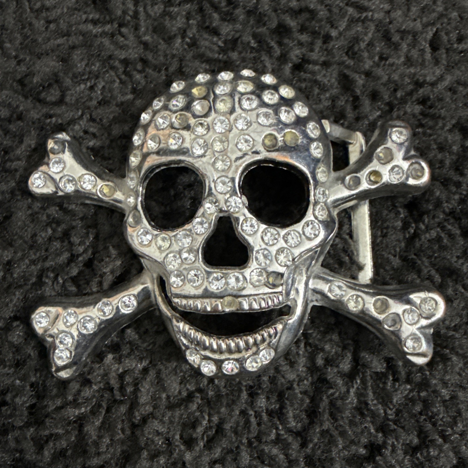 Skull And Crossbones Rhinestone Belt Buckle – See Description