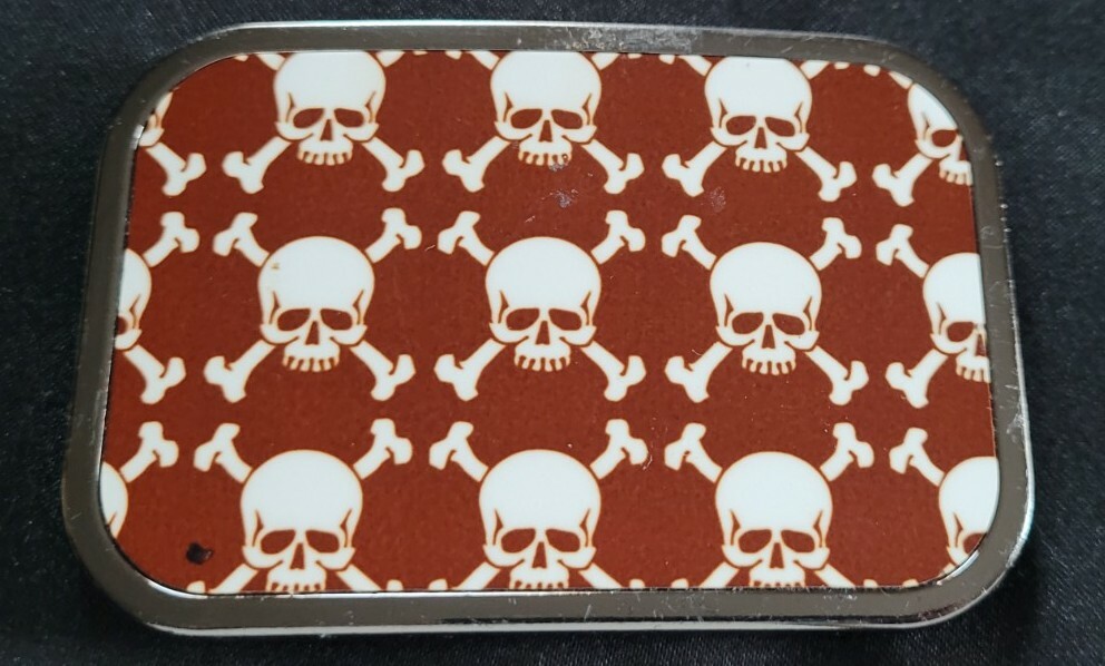SKULL AND CROSSBONES PIRATE CROSS BONES RED WHITE PATTERN BELT BUCKLE DOWN