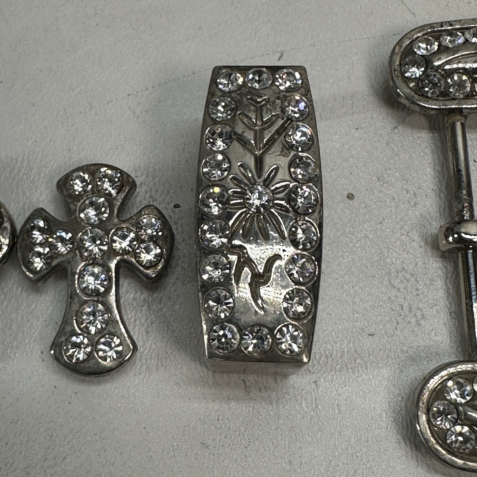 Western Buckle 6 Pc Set Silver Tone Metal Rhinostone Fleur de Lis Keep Tip