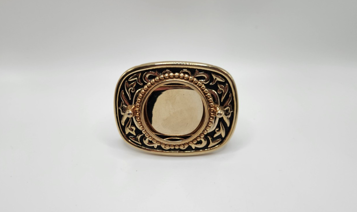 VINTAGE BELT BUCKLE – GEMSTONE NEEDED FOR CENTER Black and Goldtone Buckle