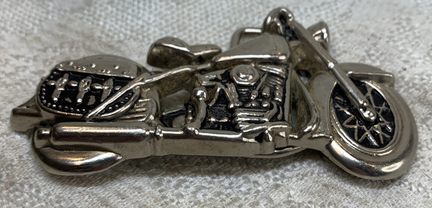 4&Prime; wide Figural Motorcycle W/ Saddle bag Silver color bikers belt buckle