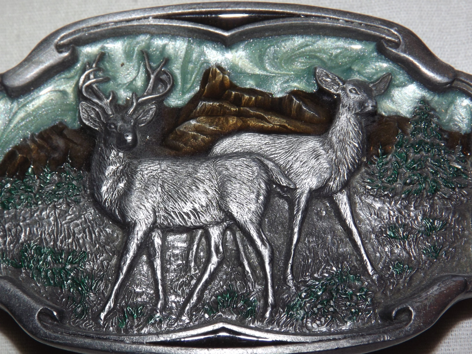 VINTAGE HUNTING DEER DOE BUCKS 1991 C & J MADE IN USA METAL BELT BUCKLE