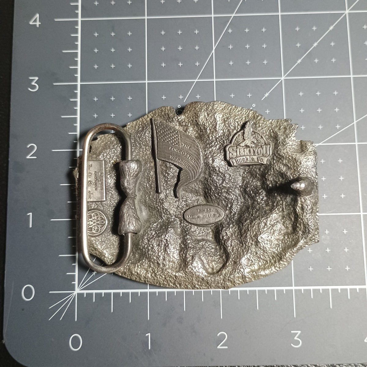 Buckle: Vietnam Veteran. Soldiers & Helicopter Design. Commemorative Pewter