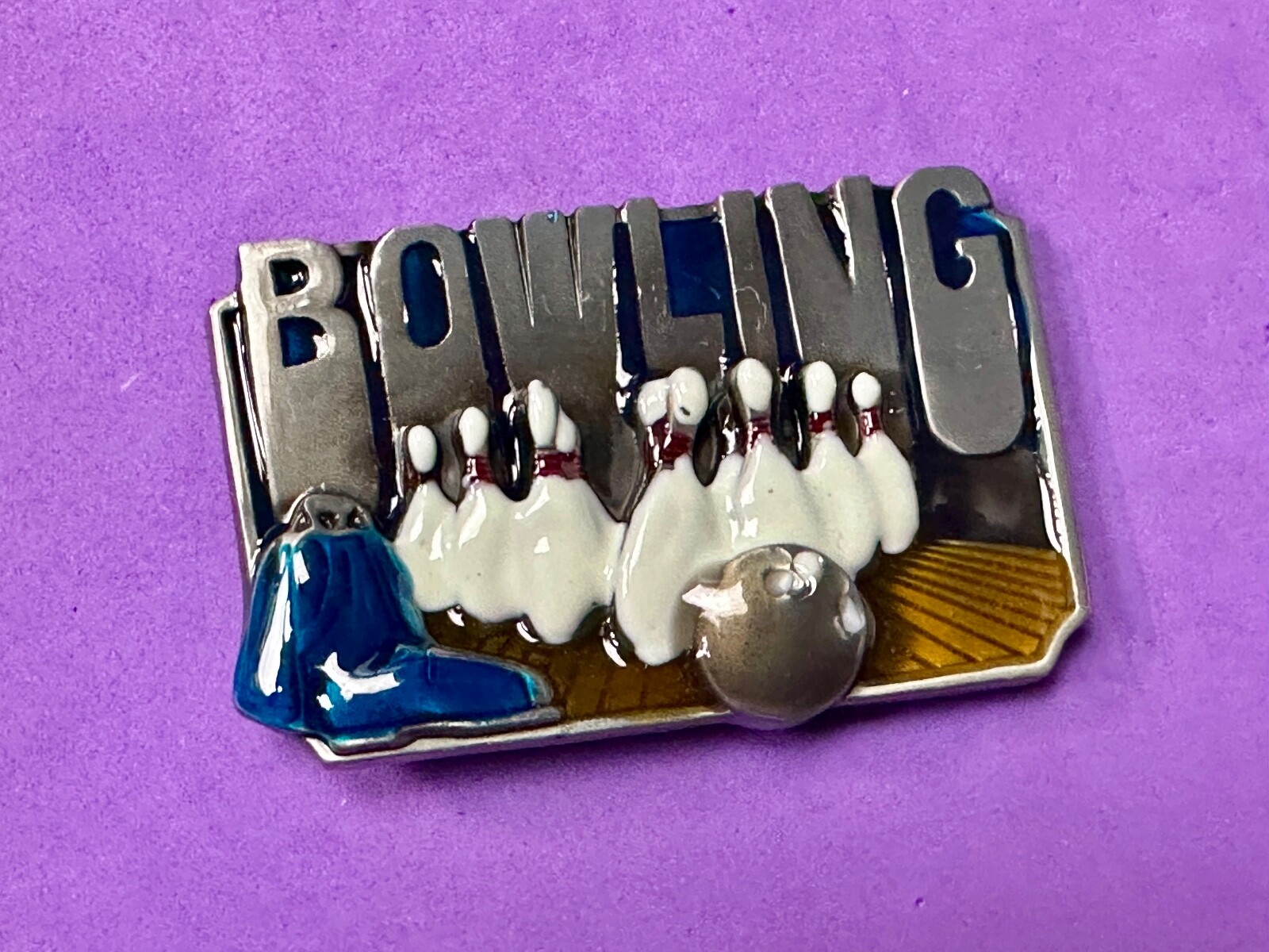 Bowling Sports Commemorative Belt Buckle – Raised Pins, Lane And Ball