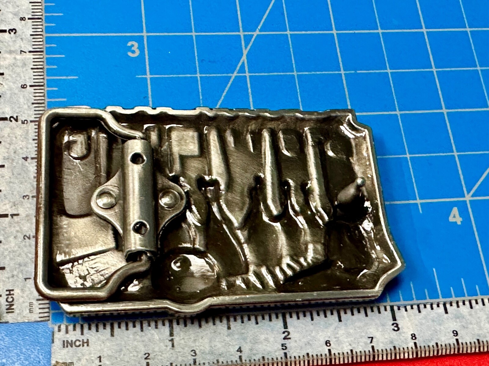 Bowling Sports Commemorative Belt Buckle – Raised Pins, Lane And Ball