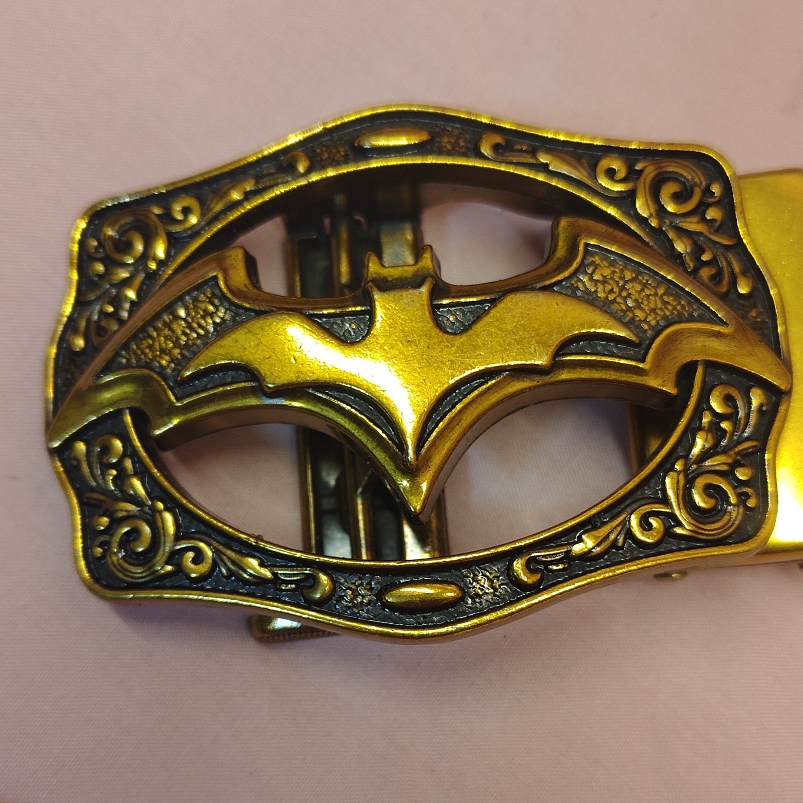 Men&rsquo;s Batman Logo Gold Tone Metal Western Belt Buckle Antique Finish 1.5 in