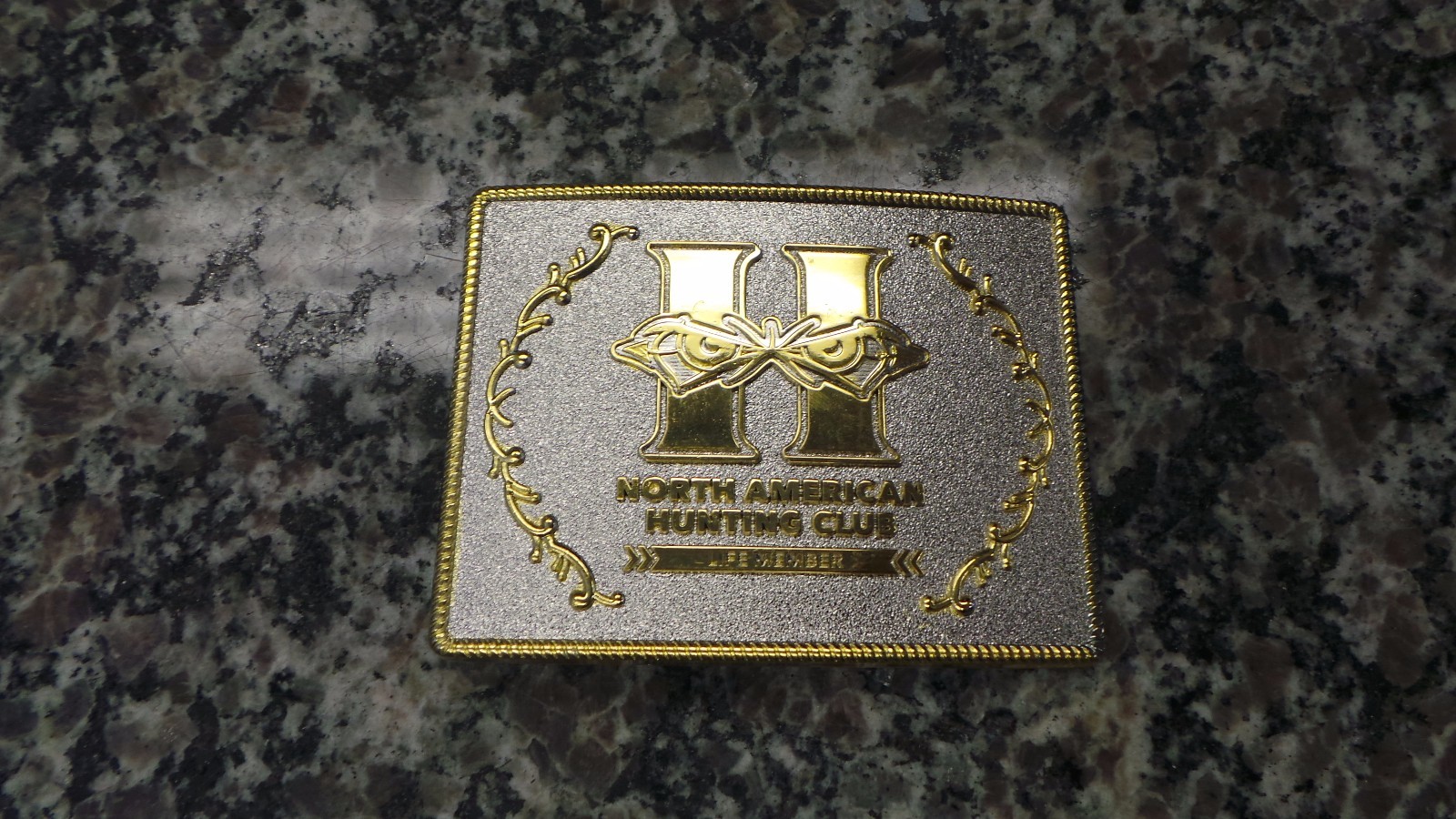 NORTH AMERICAN HUNTING CLUB LIFE MEMBER BELT BUCKLE 3.50&Prime; X 2.75&Prime; 112667-10 U-70