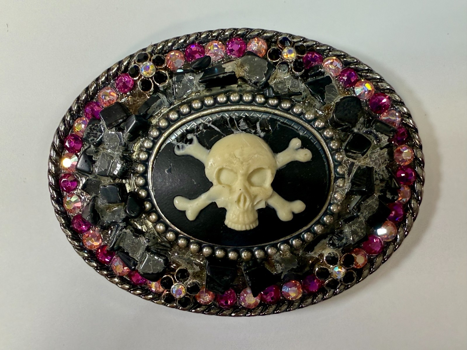 Skull Crossbones White Enamel Rhinestone Halloween Gothic Punk Vibe Belt Buckle
