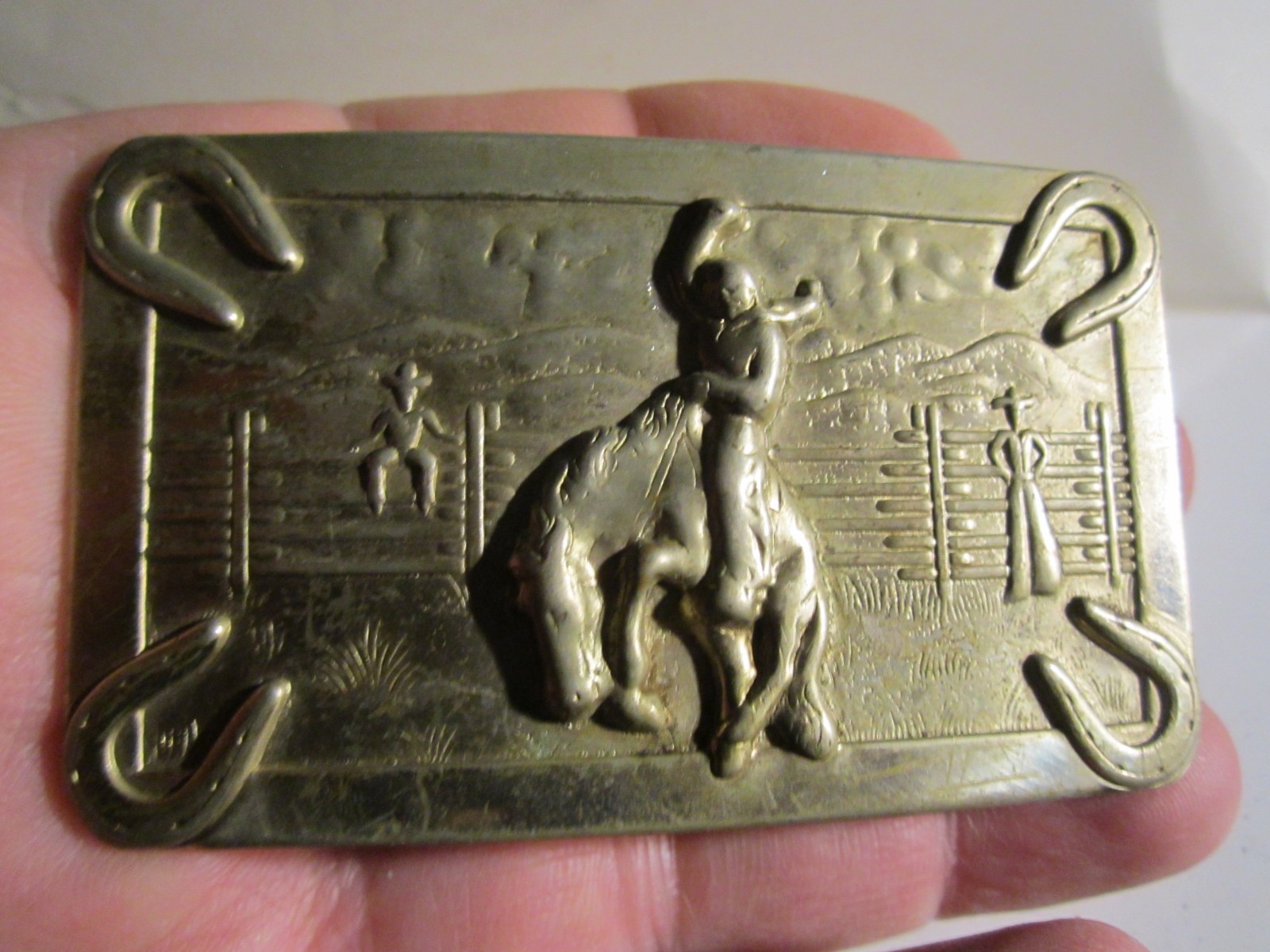 VINTAGE BRONCO BUSTER RIDER & HORSE SHOES WESTERN BELT BUCKLE BRASS – GW-16