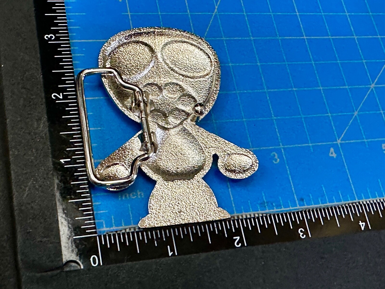 Robot Martian Boy Belt Buckle Silver Color Red Huge Adorable Eyes