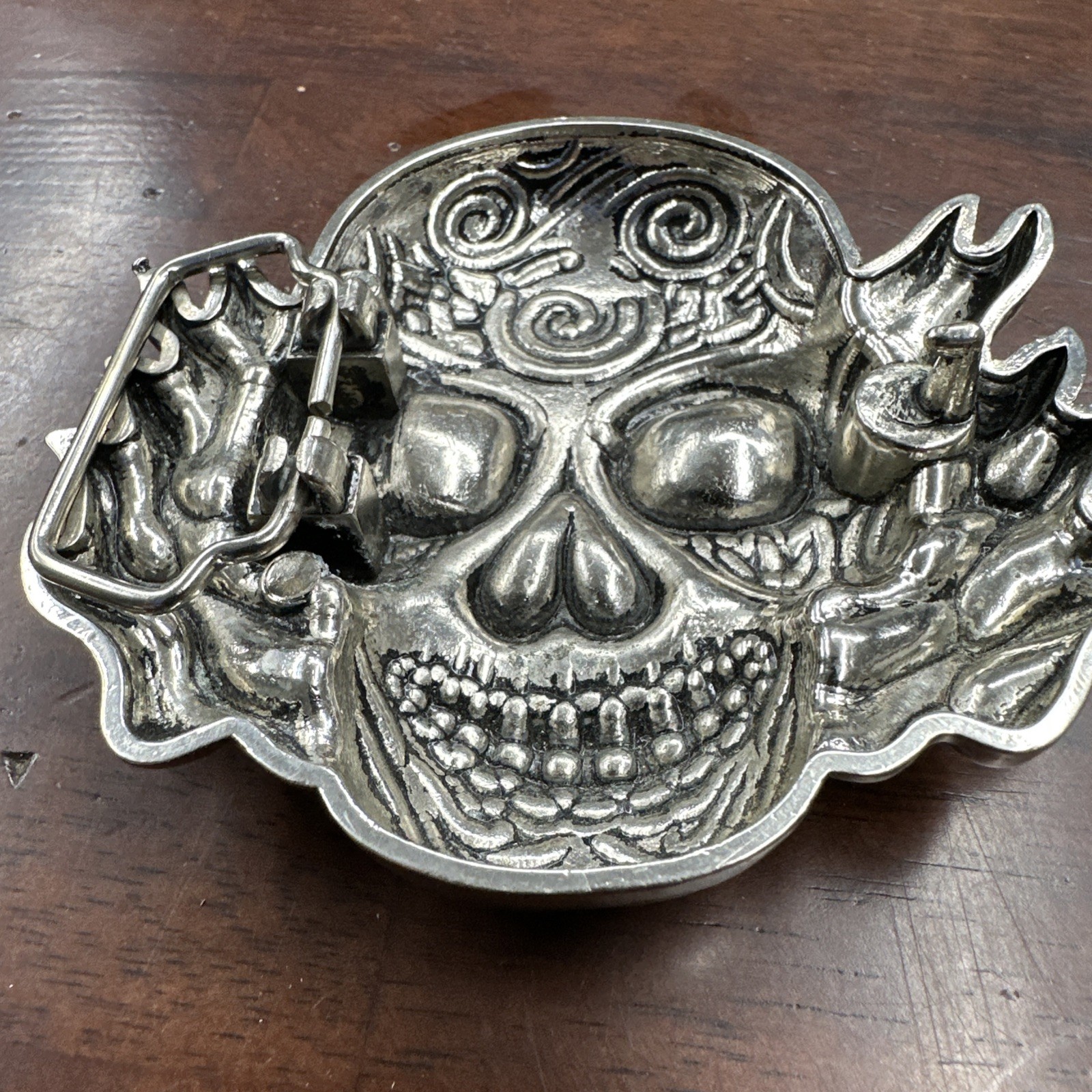 Belt Buckle- Skull w/Flames-Fantasy Artwork-Pewter-1.5&Prime; Belt- Dia De Los Muertos