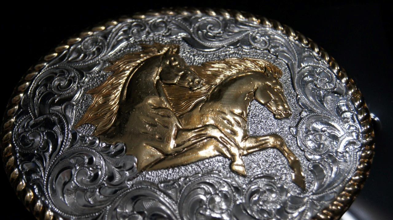 CRUMRINE WESTERN Oval Rope Edge Running Horses Belt Buckle C01561
