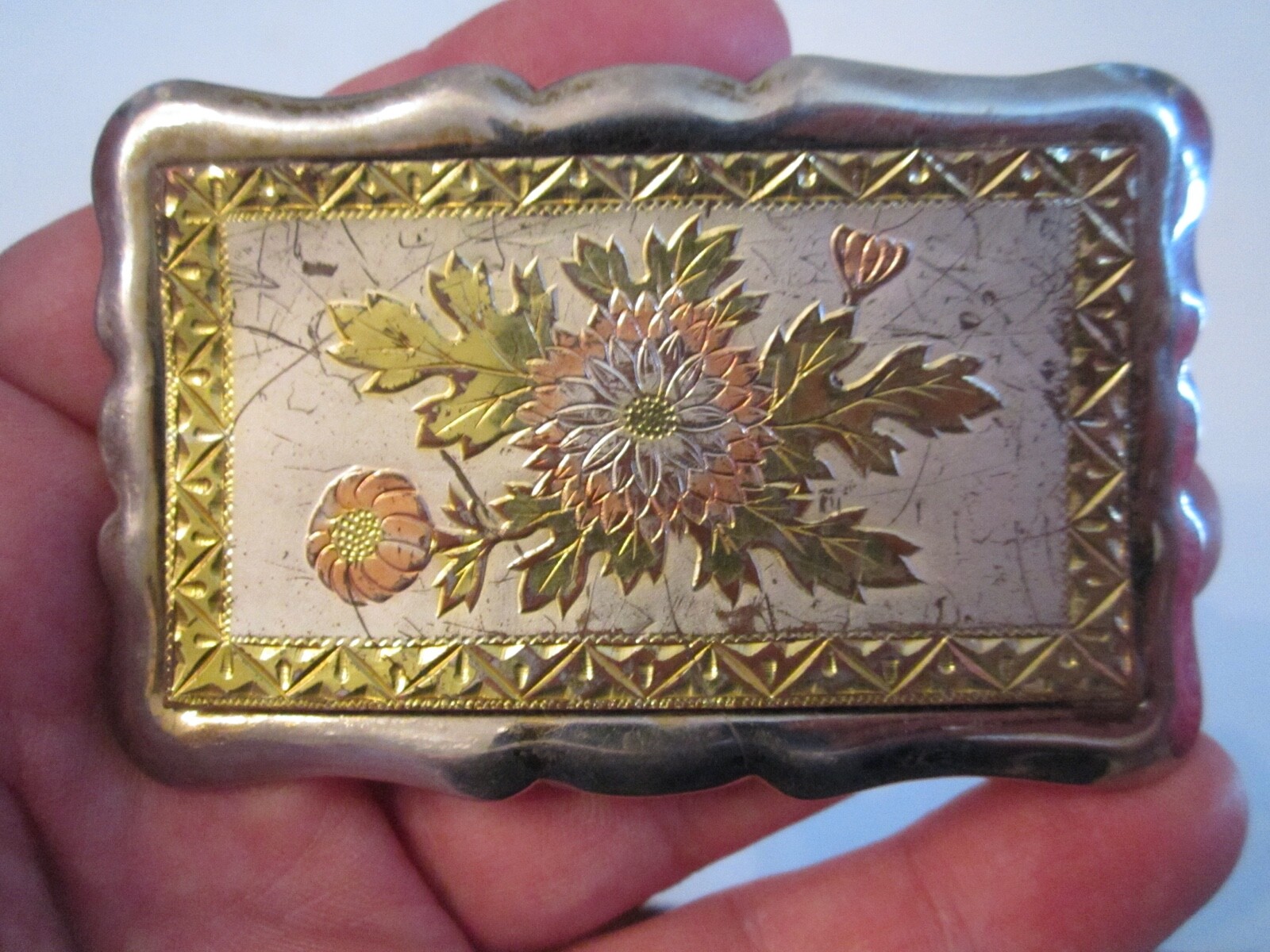 TRI COLOR PLATED FLOWER DESIGN BELT BUCKLE – VINTAGE – 3 1/2&Prime; X 2 1/4&Prime; – GW6
