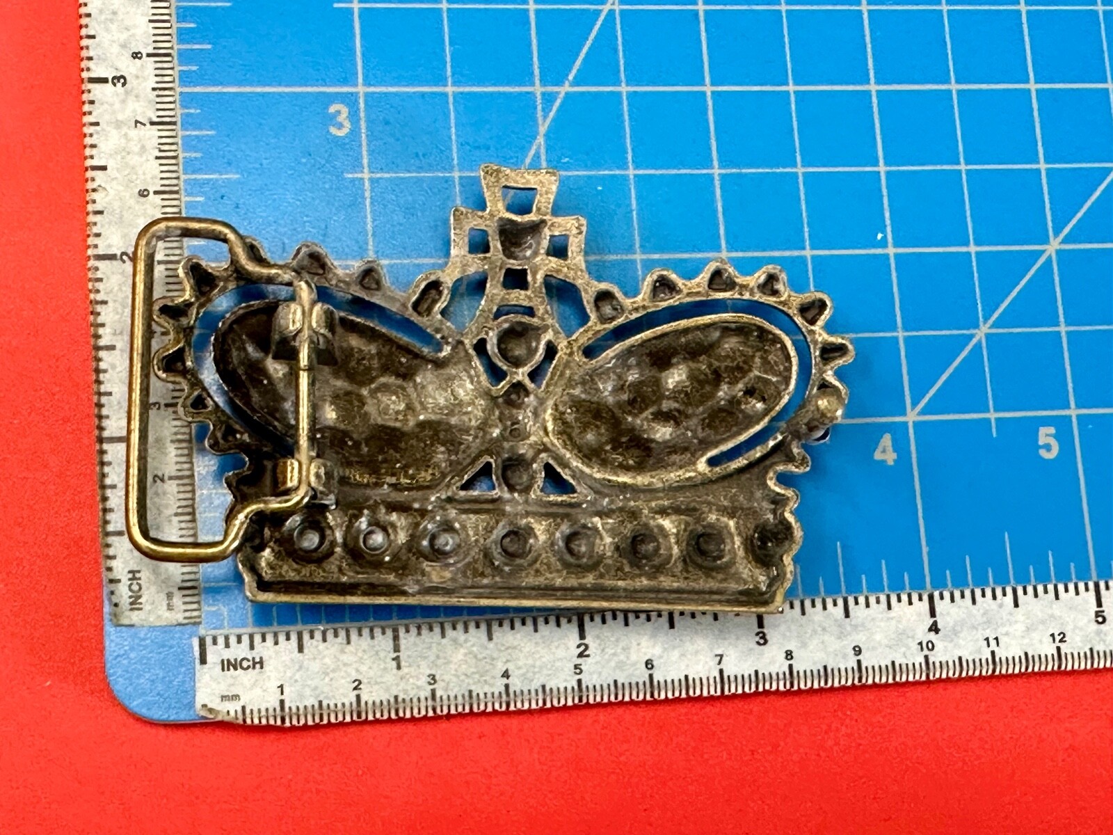 The Royal Crown – Vintage See Through Cutout Studded Belt Buckle