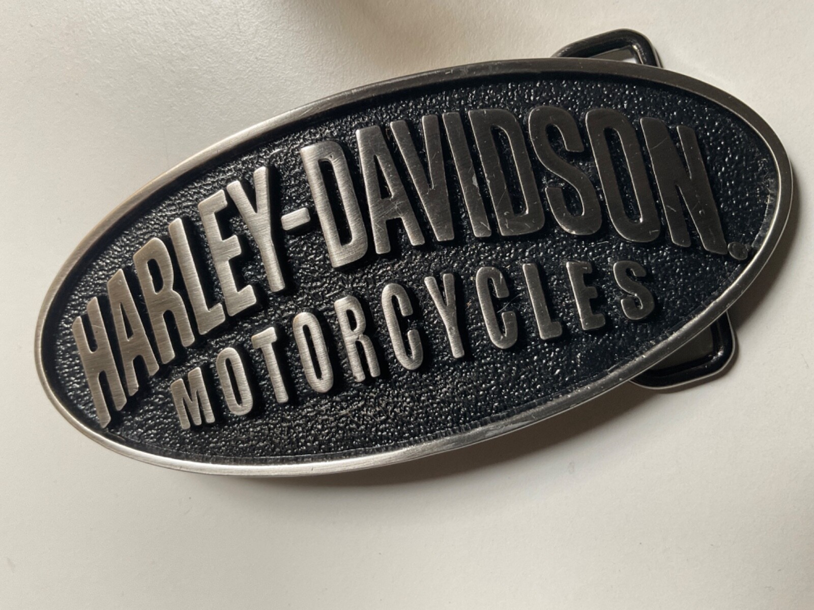 Harley-Davidson men&rsquo;s classic belt buckle.#97880-08VM.Brushed nickel w/ black.