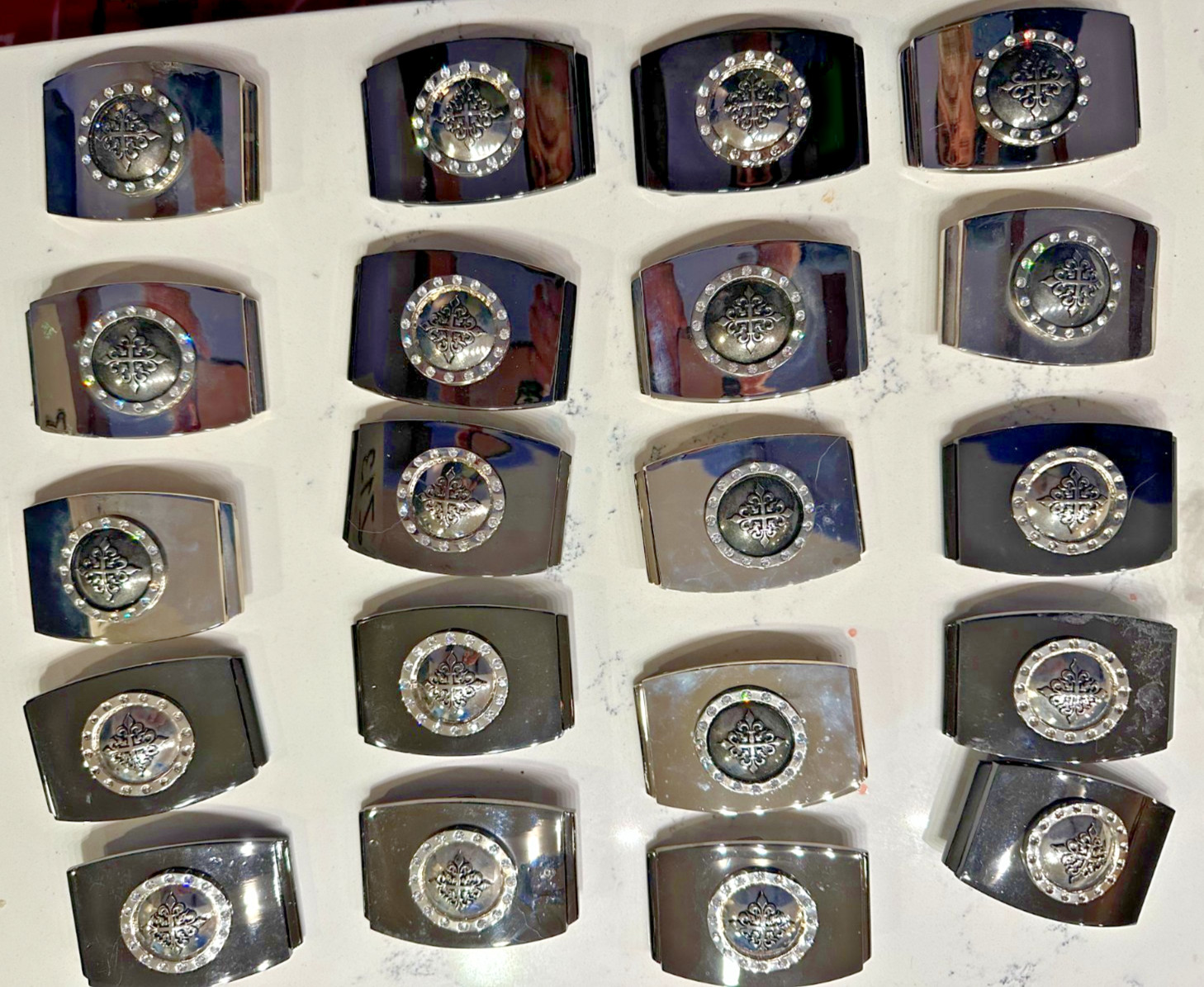 LOT OF 20 Washed Up Hollywood 1.5&Prime; Fleur Heraldic Metal WUH Belt Buckle unused!