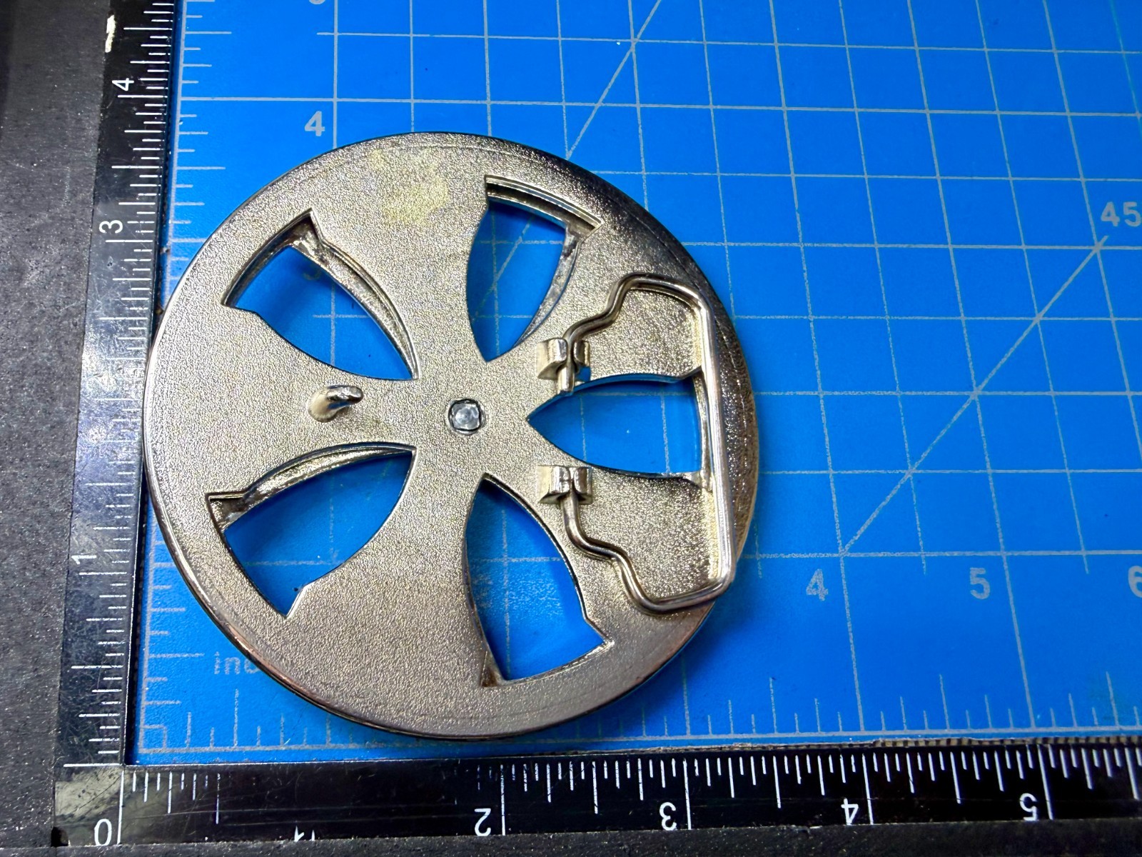 Round Sports Car Truck Rim Tire Spinner Moving Wheel Silver Color Belt Buckle