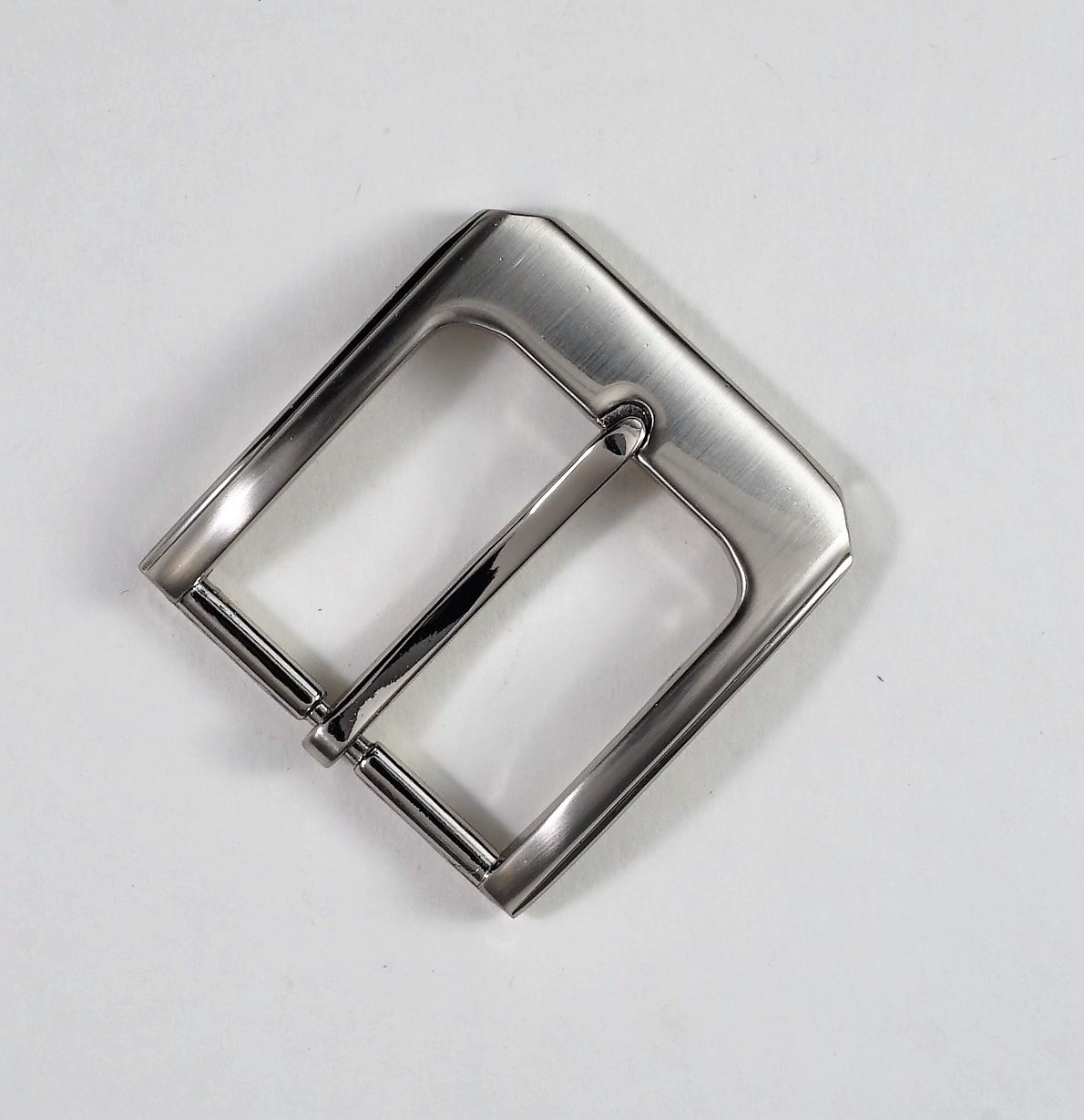 New 1 1/2&Prime; (38mm) buckle(#T7) high quality pin style brushed nickel color USA