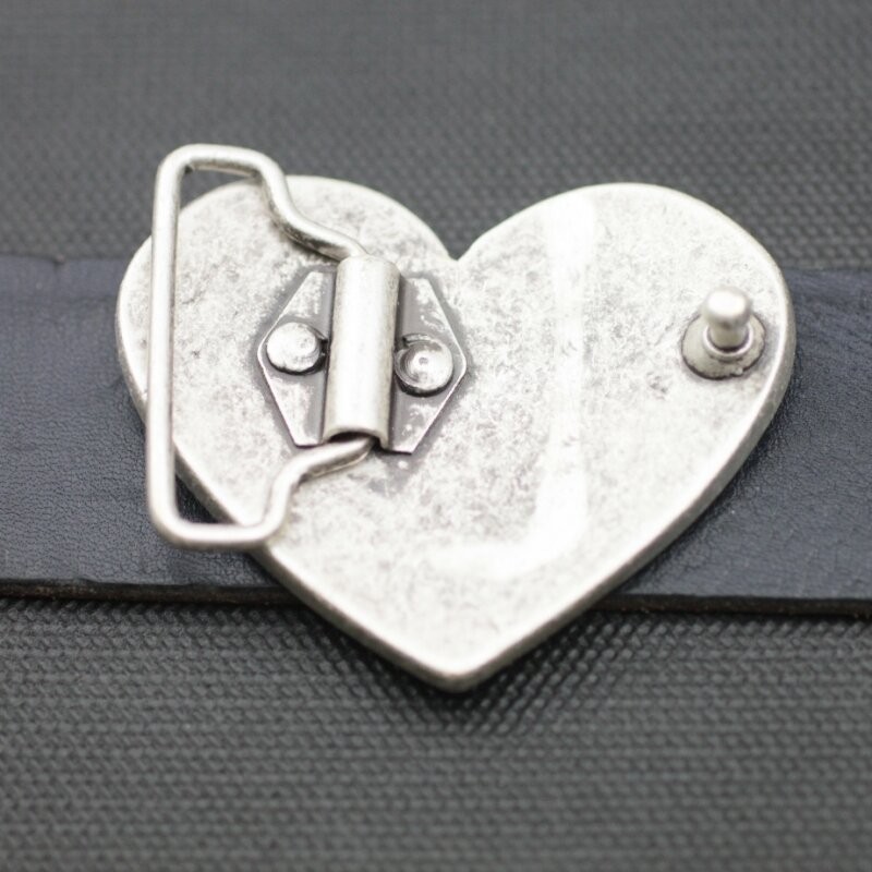 Radiant Heart Belt Buckle – Romantic Design, Classic and Modern
