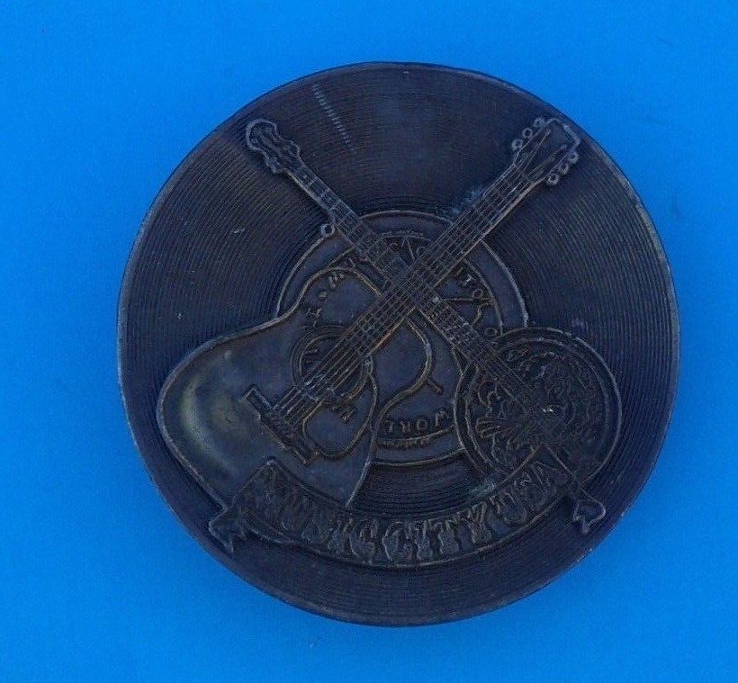MUSIC CITY USA MAN&rsquo;S BELT BUCKLE JIM WATSON 1974 2 3/4&Prime;