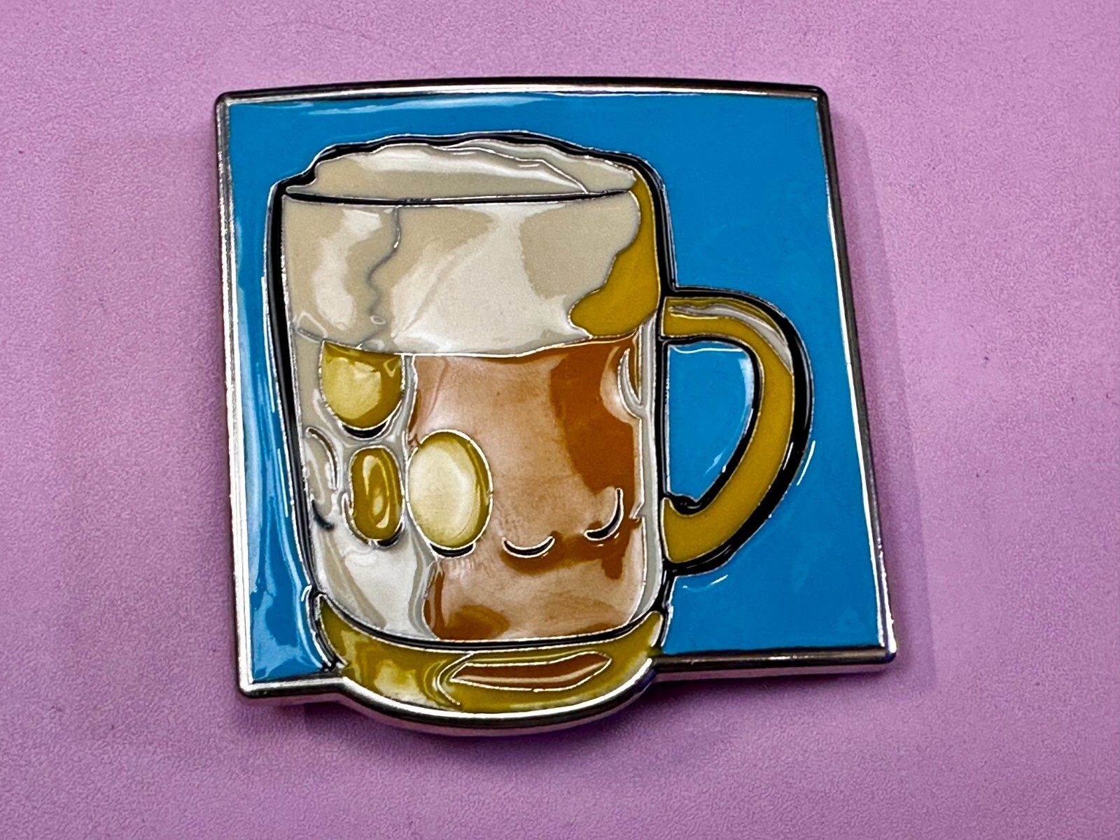 Drinking Glass Beer Mug Overflowing Beer Novelty Bar Gag Gift Belt Buckle