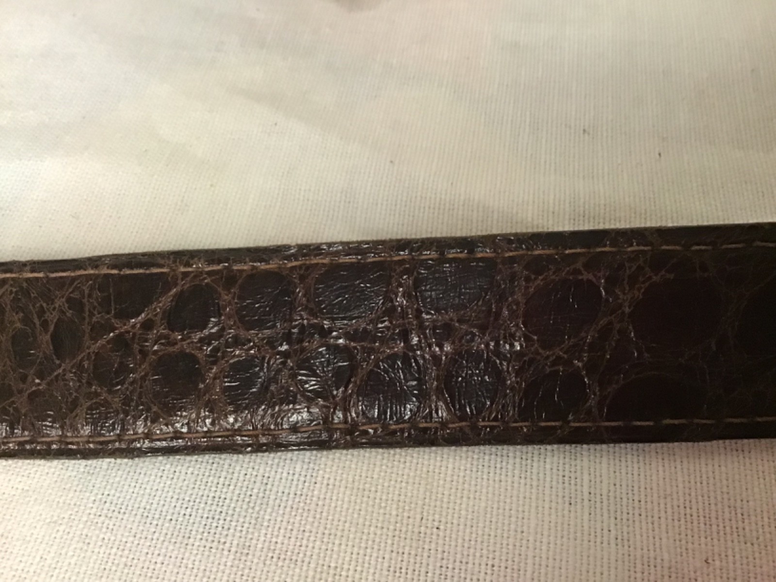 Yacare Industrias Argentinas Belt. Metal Buckle Genuine Alligator Skin 46” x1”