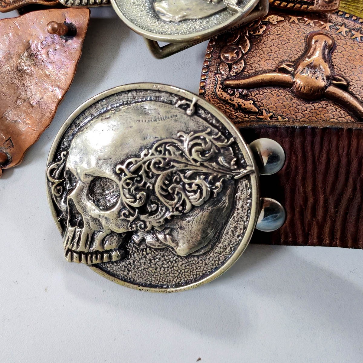 Solid White Copper Skull Round Belt Buckle (Belt Not Included) Men&rsquo;s Buckle