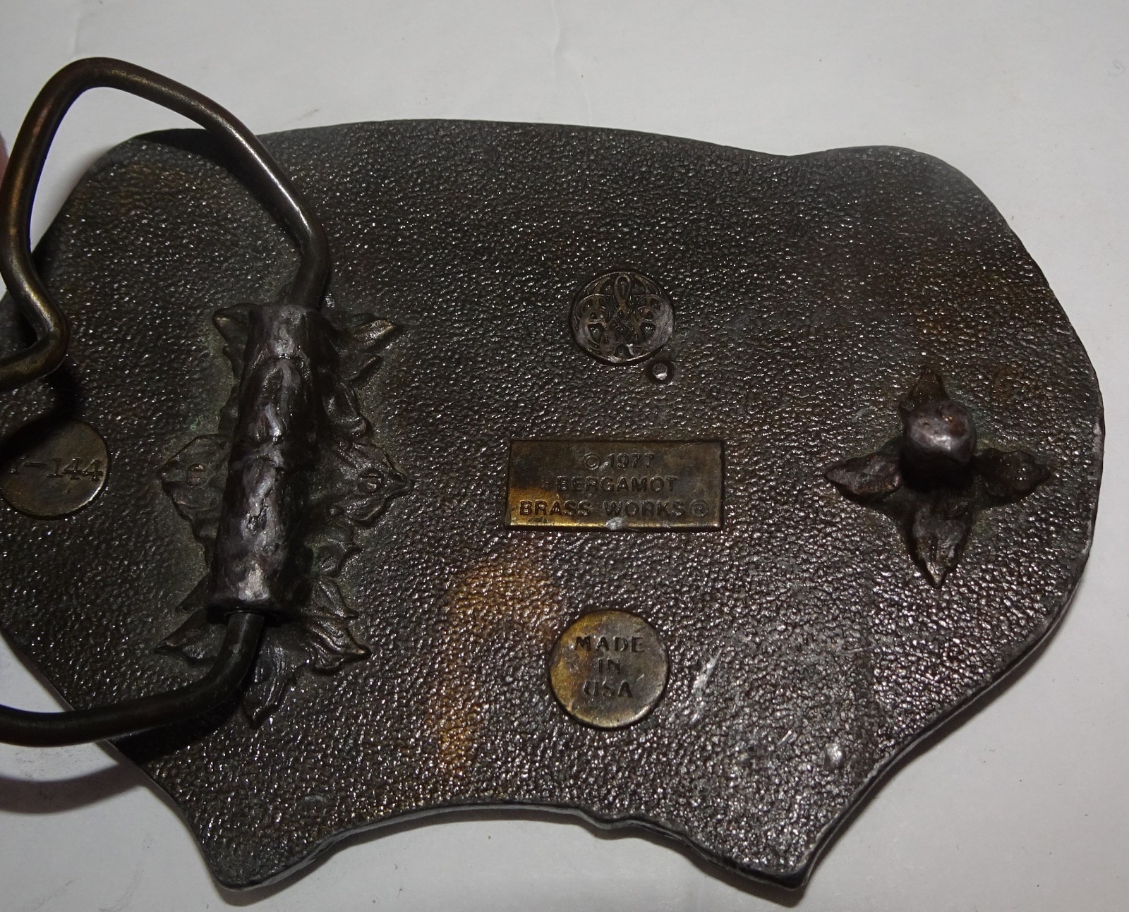 VINTAGE BERGAMOT BRASS WORKS MENS BUCKLE BUCK & DOE JUMPING c 1977 = Y-144