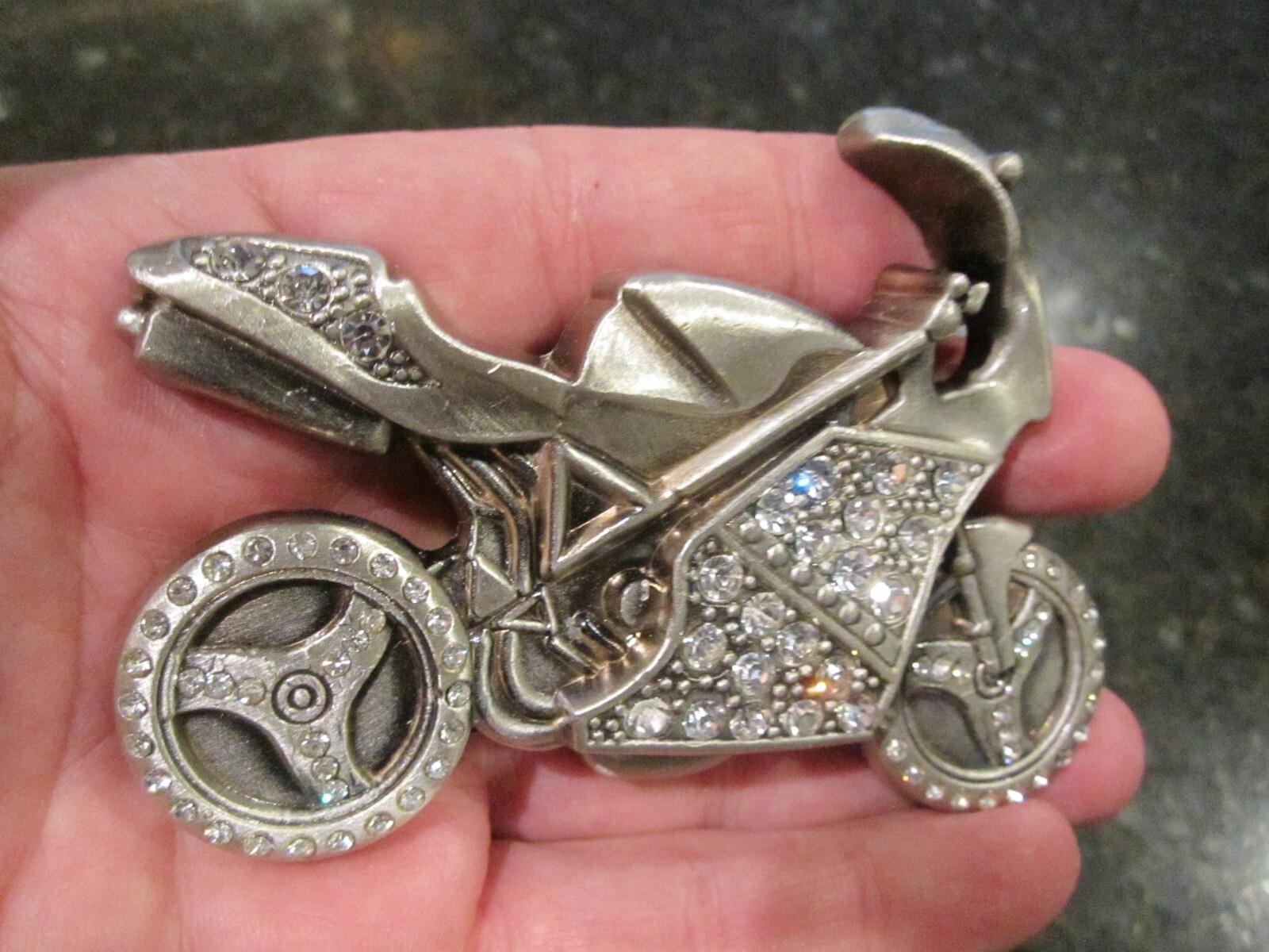 MOTOR CYCLE DESIGN BELT BUCKLE SILVER TONE COVERED IN CRYSTALS GW-17