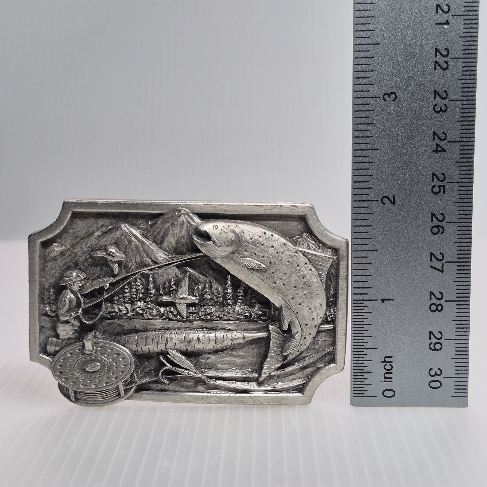 Siskiyou Buckle Co Fisherman Fishing Angler Oregon K-27 1983 Mountains Pewter