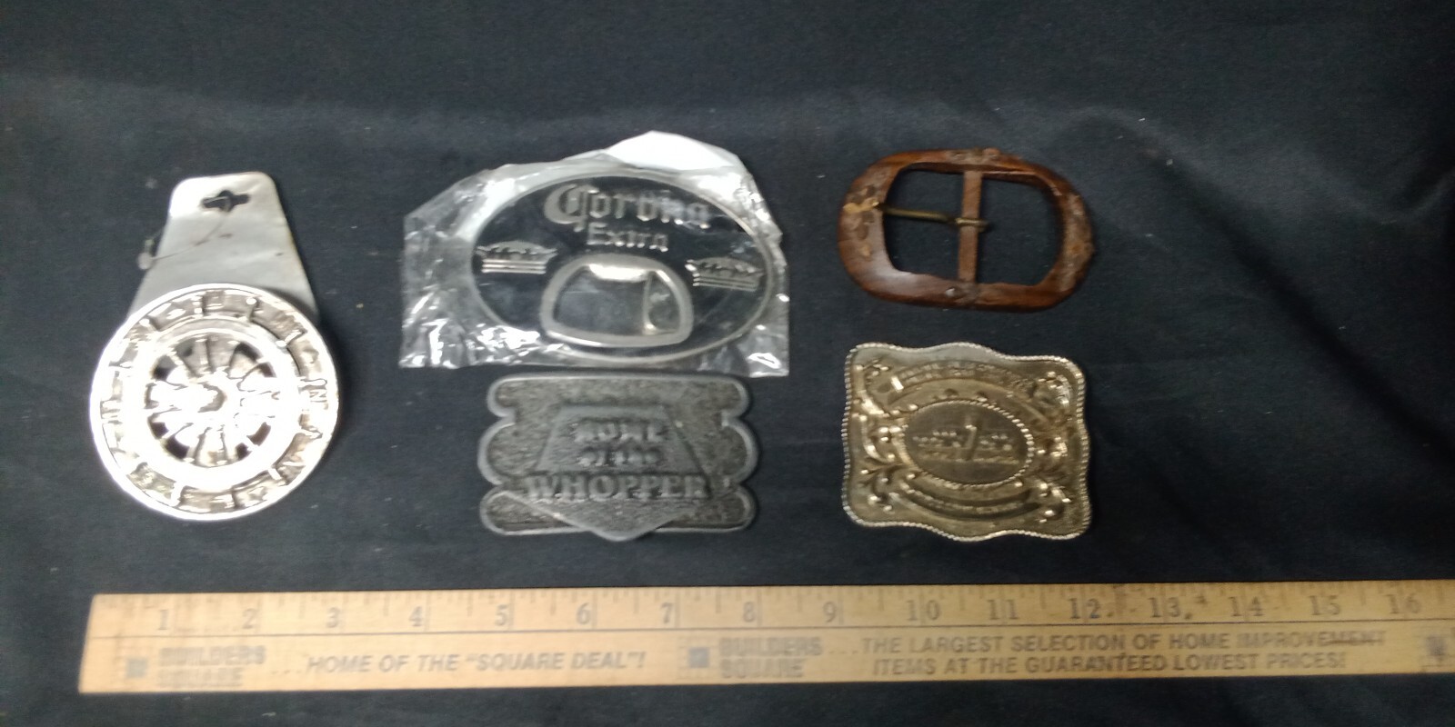 Men&rsquo;s mixed lot of five belt buckles