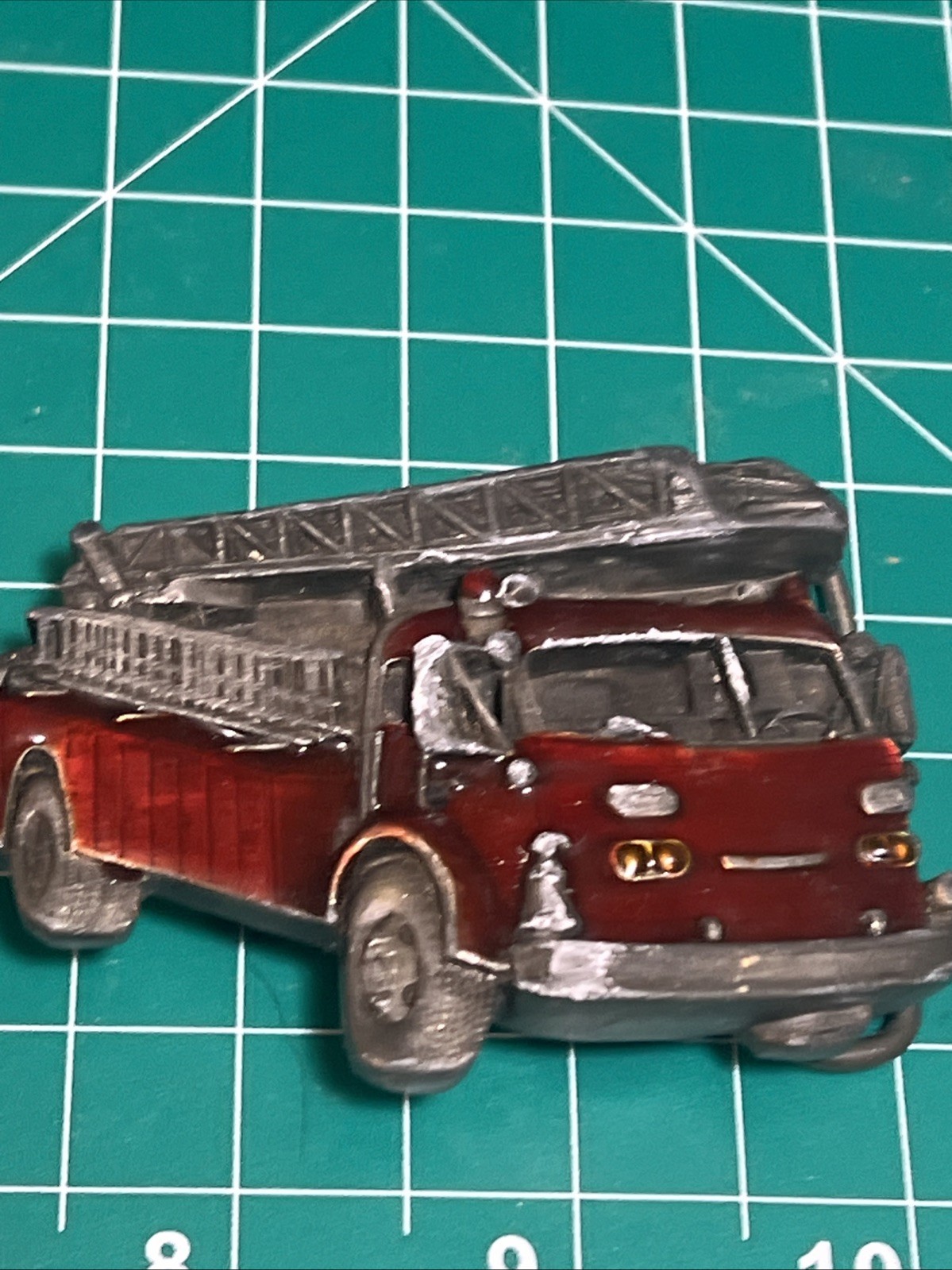 RED FIRE LADDER TRUCK SHAPED CUTOUT BELT BUCKLE BERGAMOT BRASS WORKS USA 1978