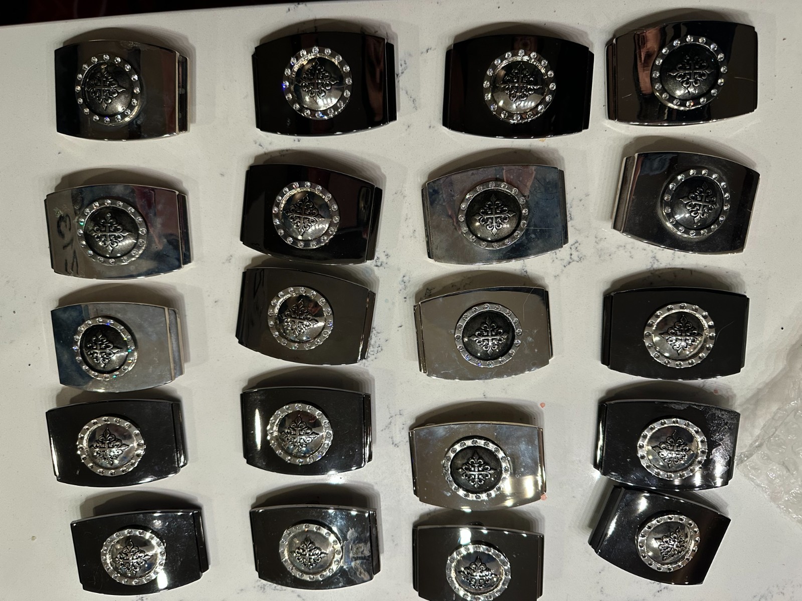 LOT OF 20 Washed Up Hollywood 1.5&Prime; Fleur Heraldic Metal WUH Belt Buckle unused!