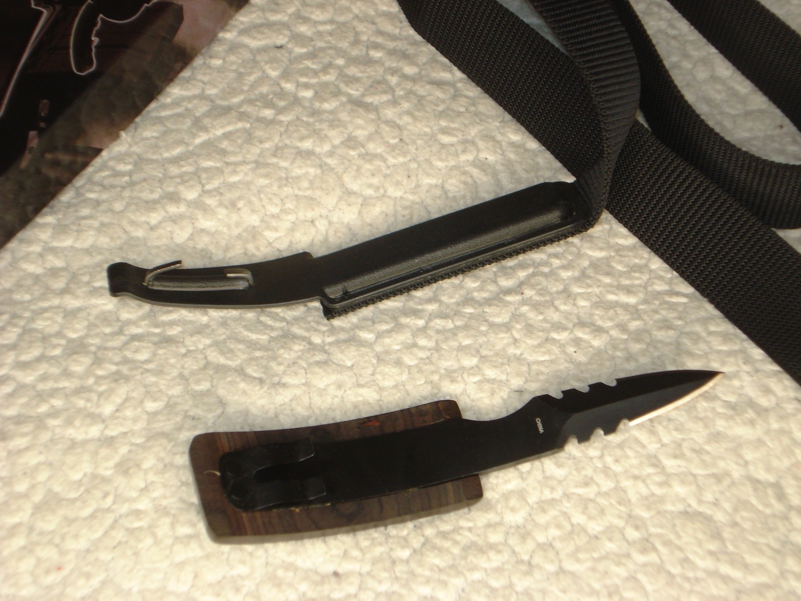 48 inch BELT with BUCKLE KNIFE Wood Grain Handle 3.25 In Saw Tooth Dagger Blade