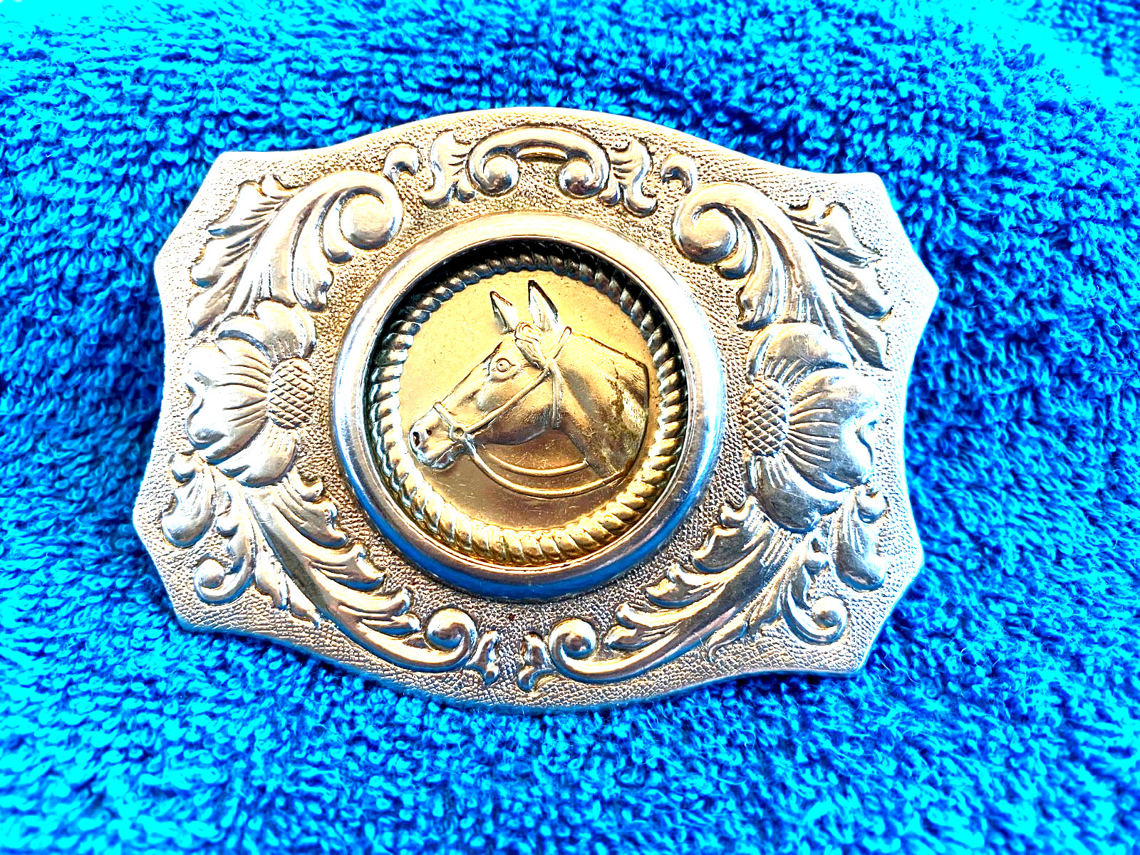 WESTERN BELT BUCKLE Silver Metal HORSE OR COIN MEN S ACCESSORIES CLASSIC LOOK