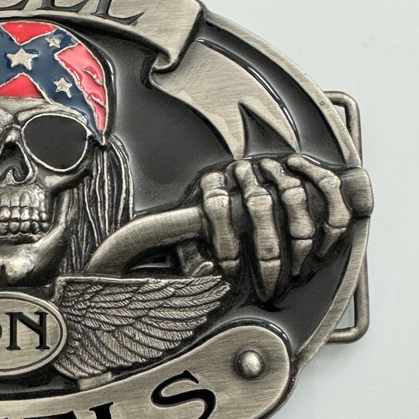 Siskiyou Hell on Wheels Skull Bandana Sunglasses Pewter Belt Buckle OS300