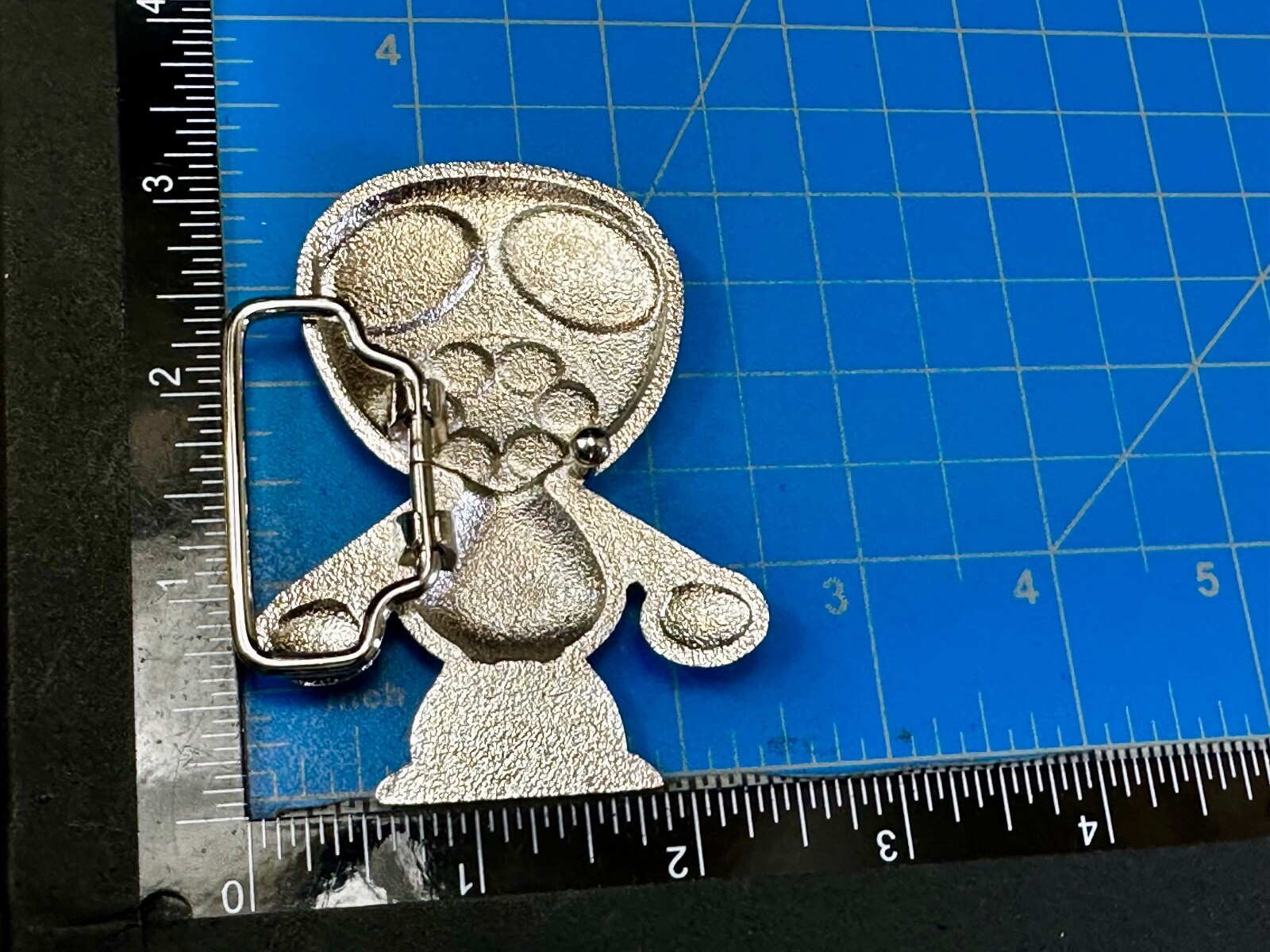 Robot Martian Boy Belt Buckle Silver Color Red Huge Adorable Eyes