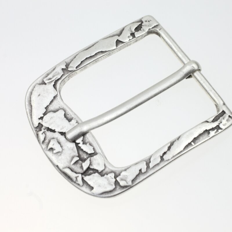 Pin Buckle Belt Buckle with Ornament – Classic Metal Design