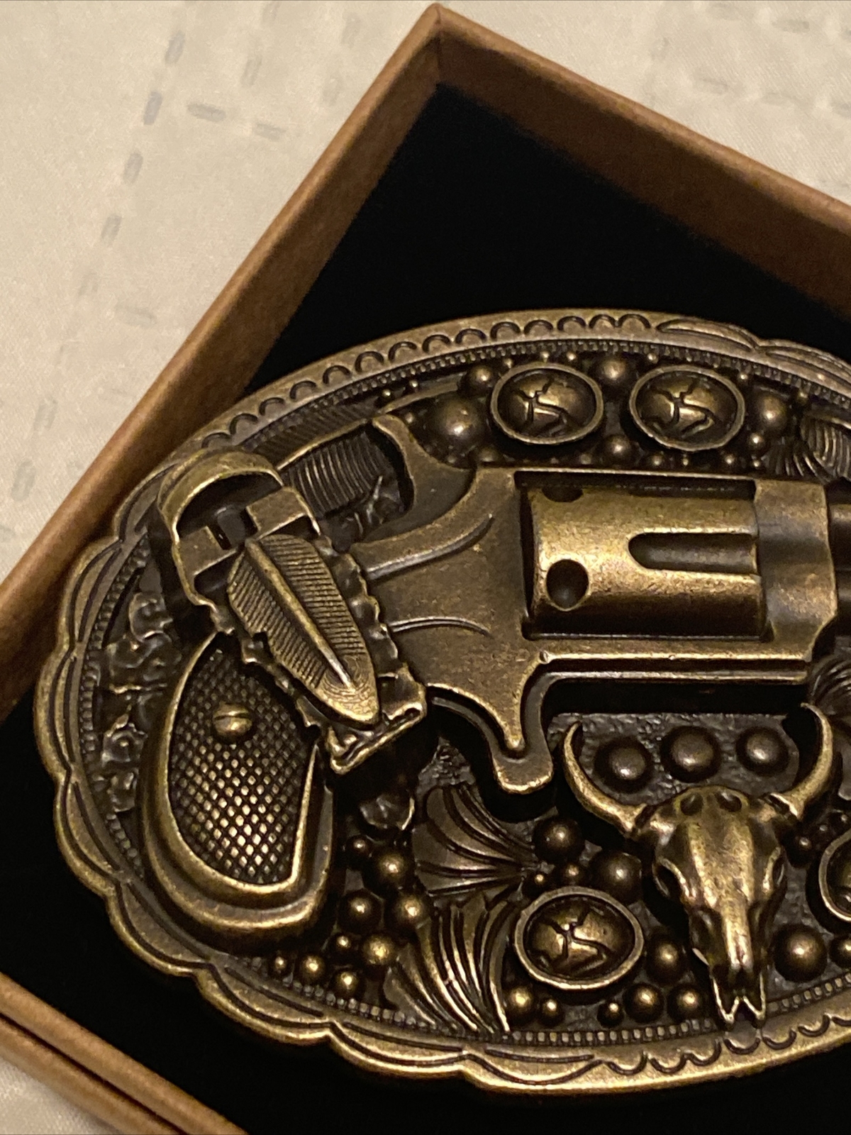 Unisex Cowboy Western Belt Buckle for Rodeo Style Retro Wear – Gun and Bull Head