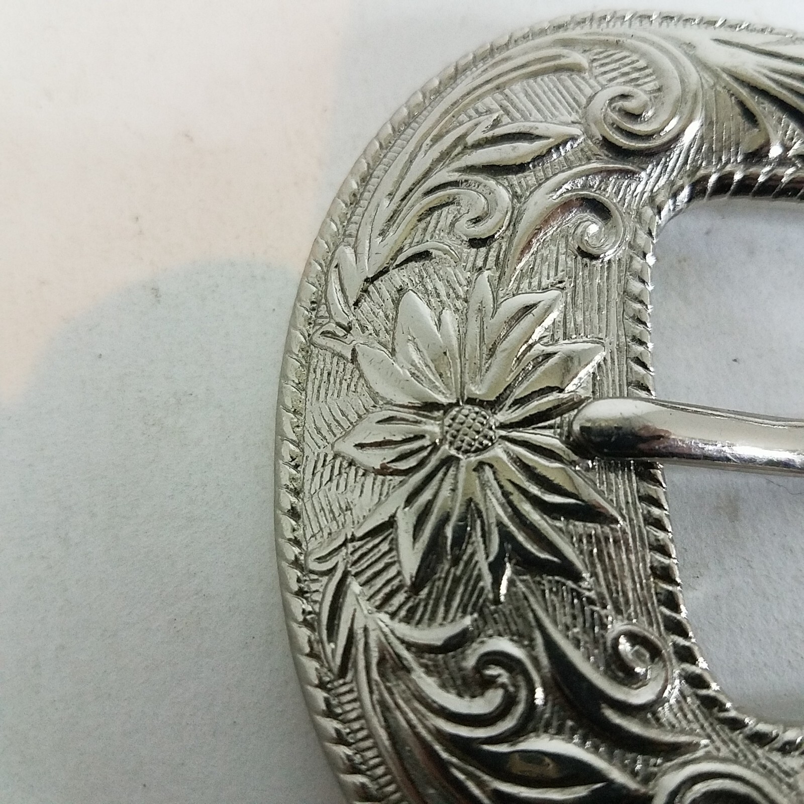 Belt Buckle Flower Design One And A Half Inch Belt 4 Cm