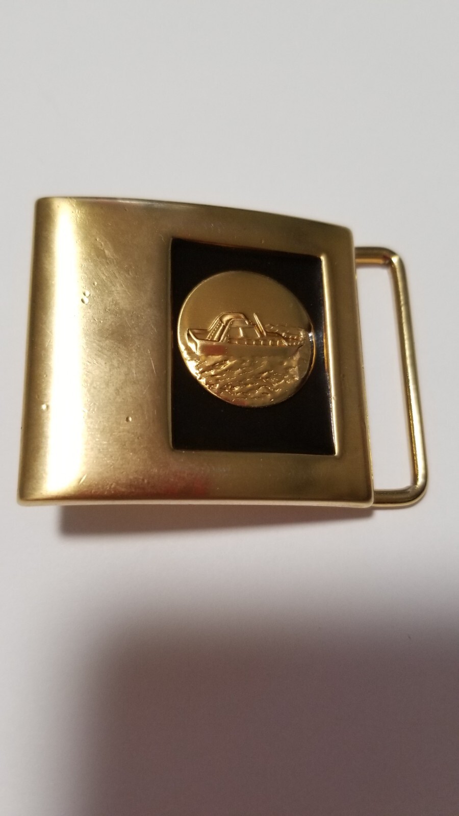 VINTAGE LEE NY BELT BUCKLE WITH BOAT GOLDTONE .MADE IN U.S.A. SIGNED