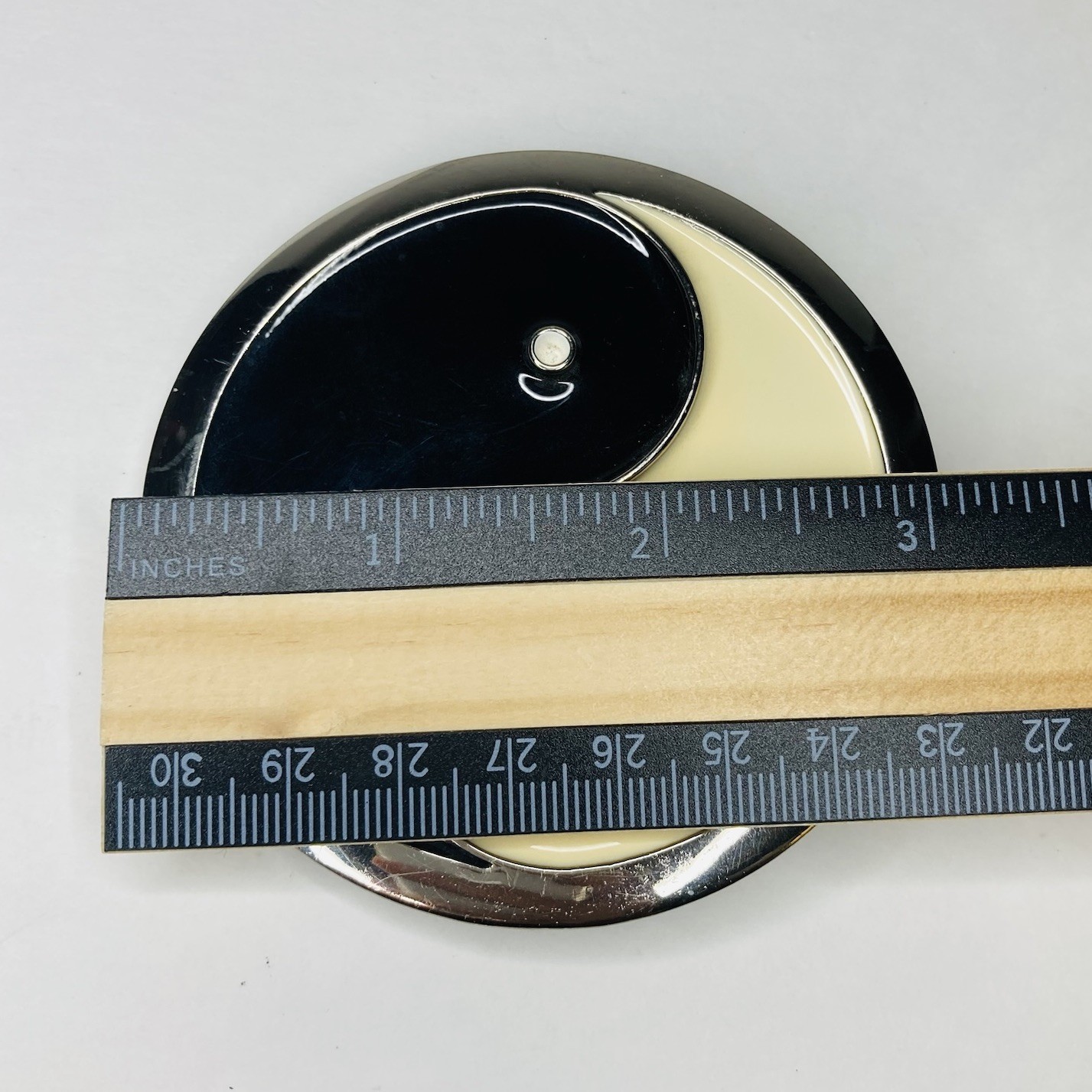Enamel & Metal Yin Yang 3” Round Belt Buckle 1990’s Hippie Peace Vintage Y2K