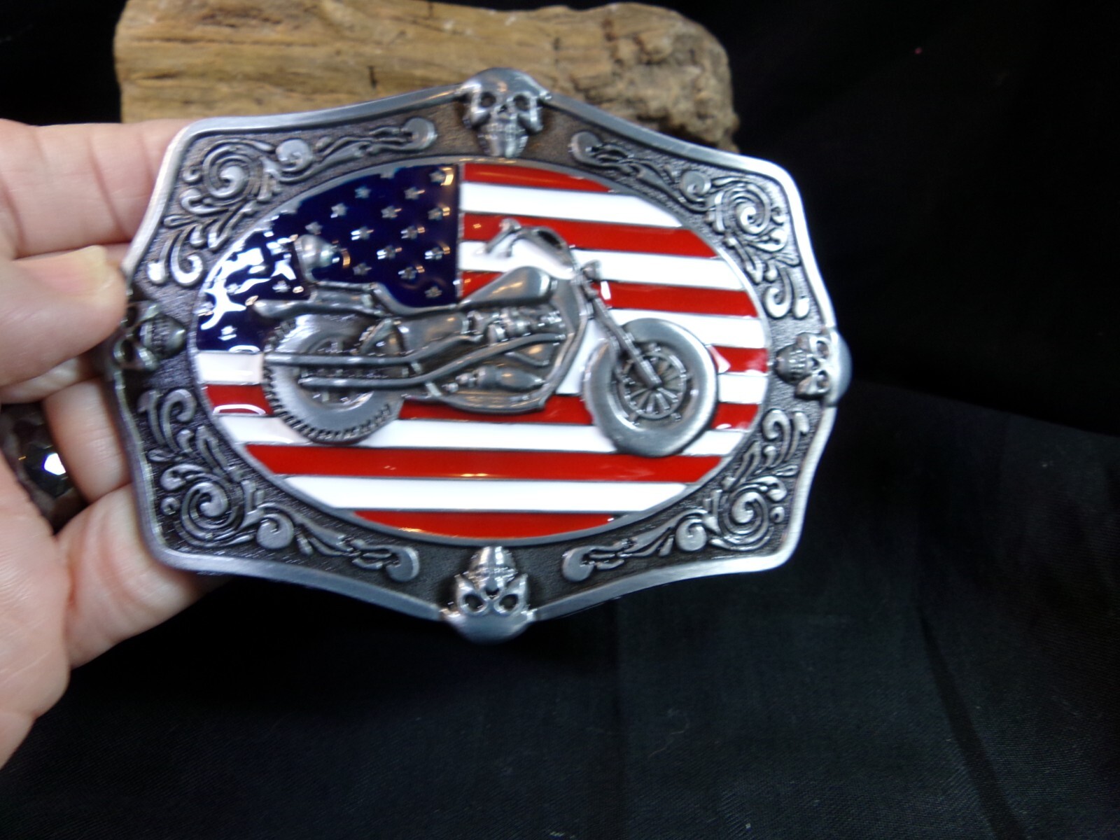 Motorcycle Belt Buckle with the American Flag & 4 Skulls in the middle & ends.