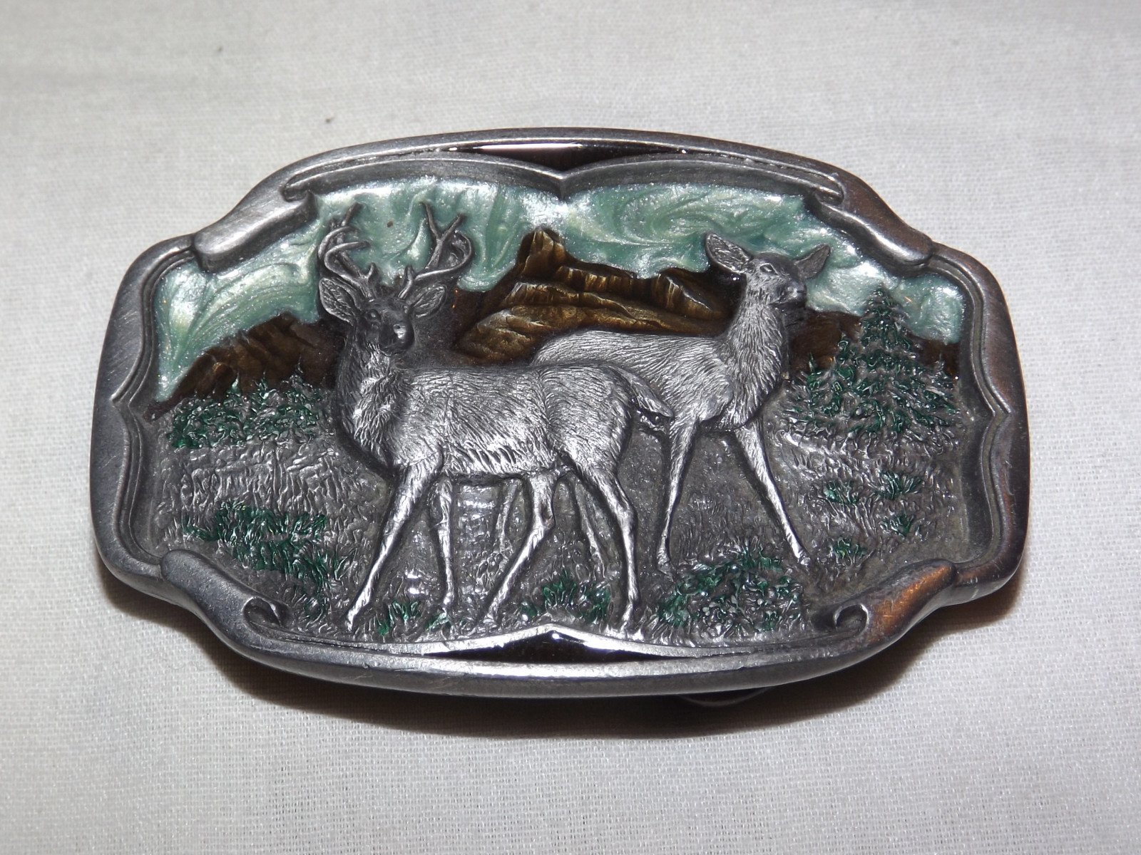 VINTAGE HUNTING DEER DOE BUCKS 1991 C & J MADE IN USA METAL BELT BUCKLE
